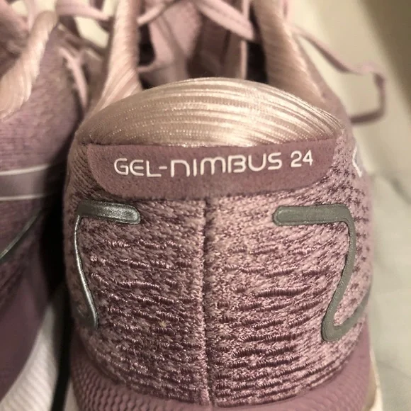 Women’s size 8 (US) ASICS Gel Nimbus 24. - Picture 3 of 10